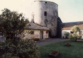 Sturdy roofless tower